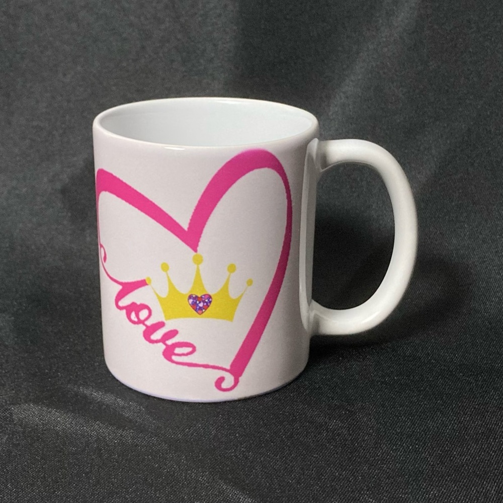 ⭐️ Lead Inspire Love Like A Queen Quote Heart And Crown 12 oz Ceramic Mug